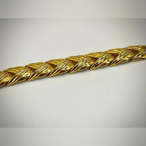 VINTAGE Givenchy RARE Gold Tone Bracelet & Post Earrings set - Picture 11 of 11